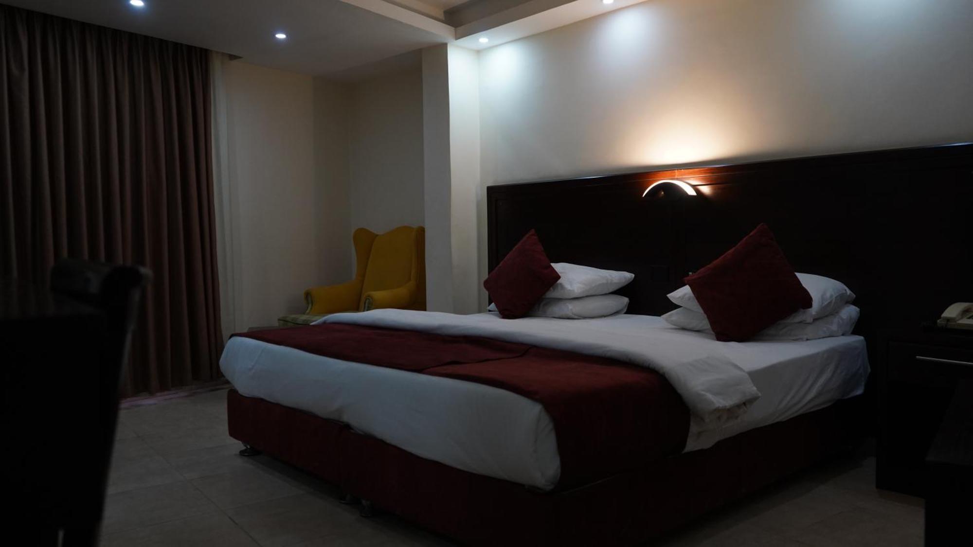 Petra Agora Hotel Wadi Musa Extérieur photo